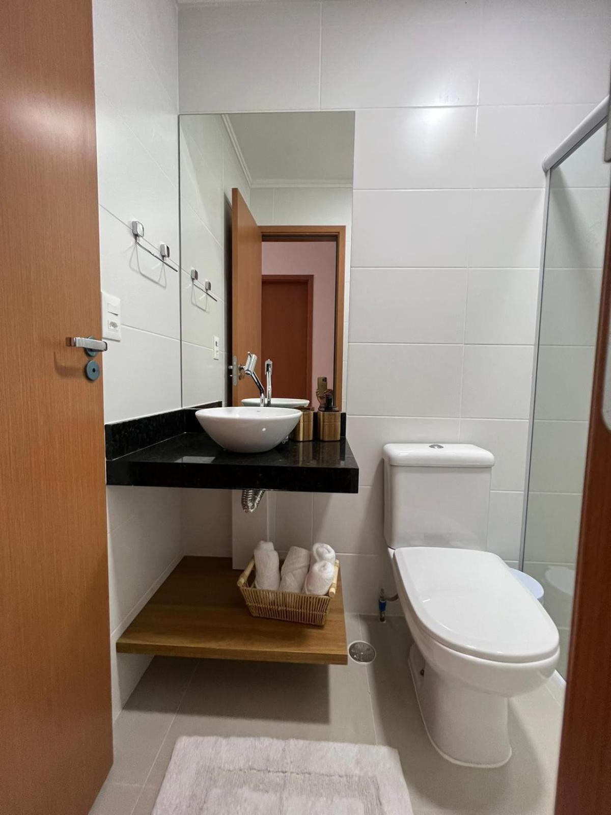 Ap Toninhas For 5 People, 450m Apartamento *